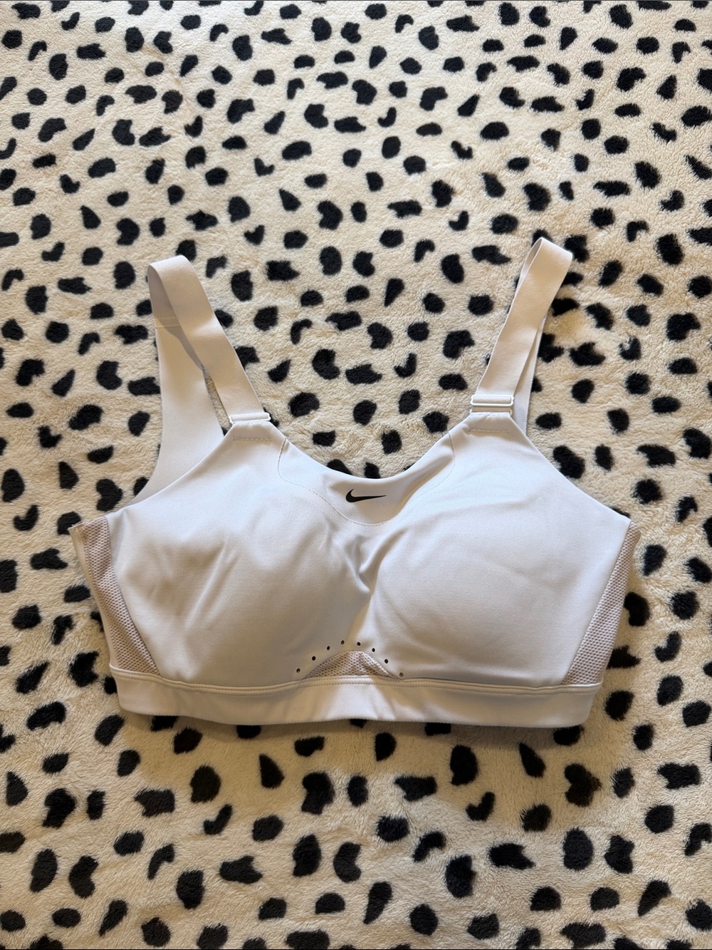 Nike Light Beige/Off-White Medium-Impact Sports Bra